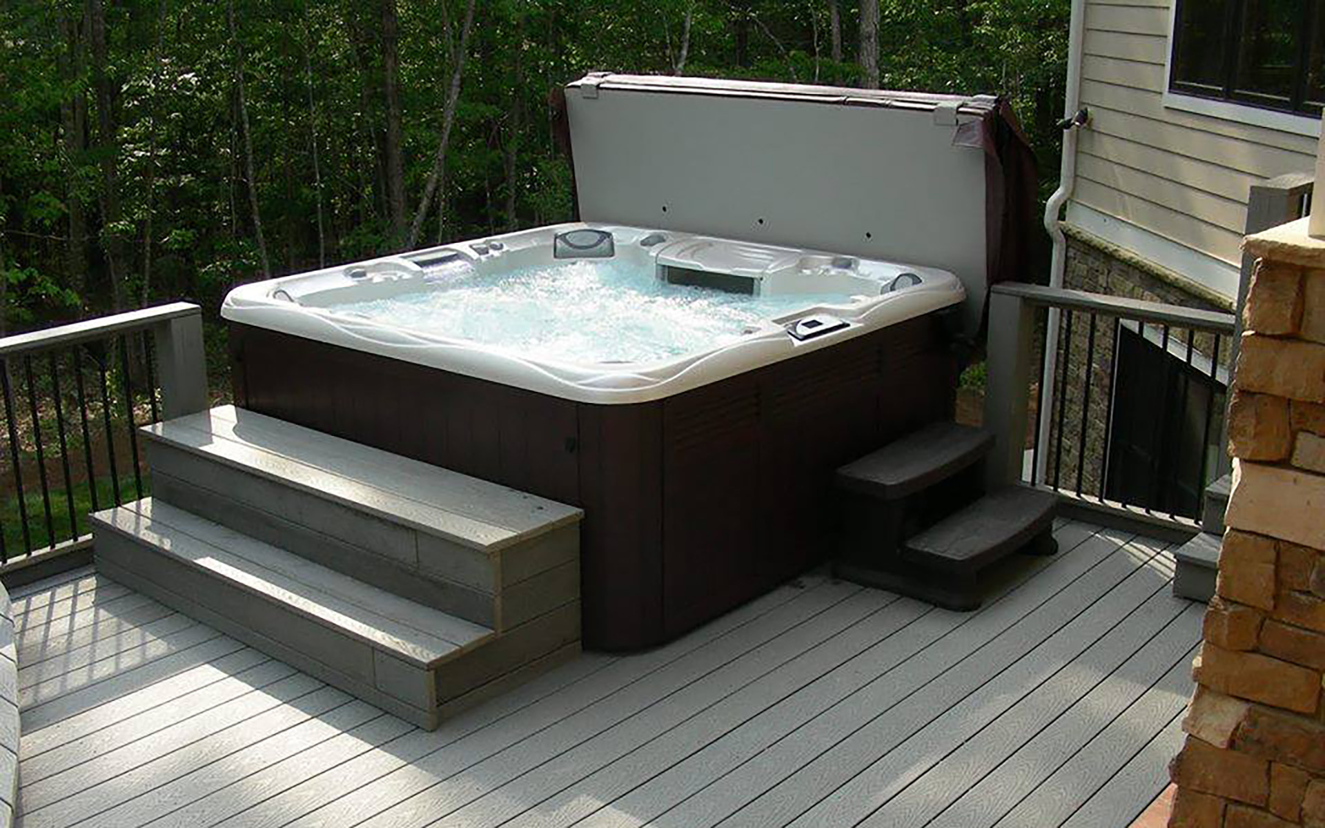 Sundance optima spa with steps and hot tub cover