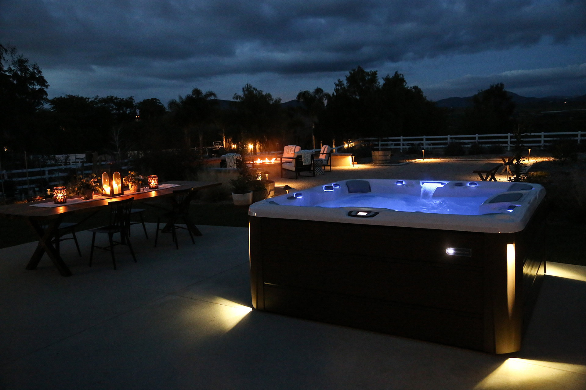 Build & Price Your Dream Hot Tub - Le Dipping Parlor Spas
